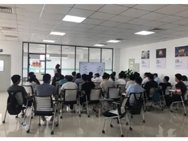 強化新生力量專 業素質教育培訓，扎實市場競爭基礎，不斷向高端產品市場滲透沖擊